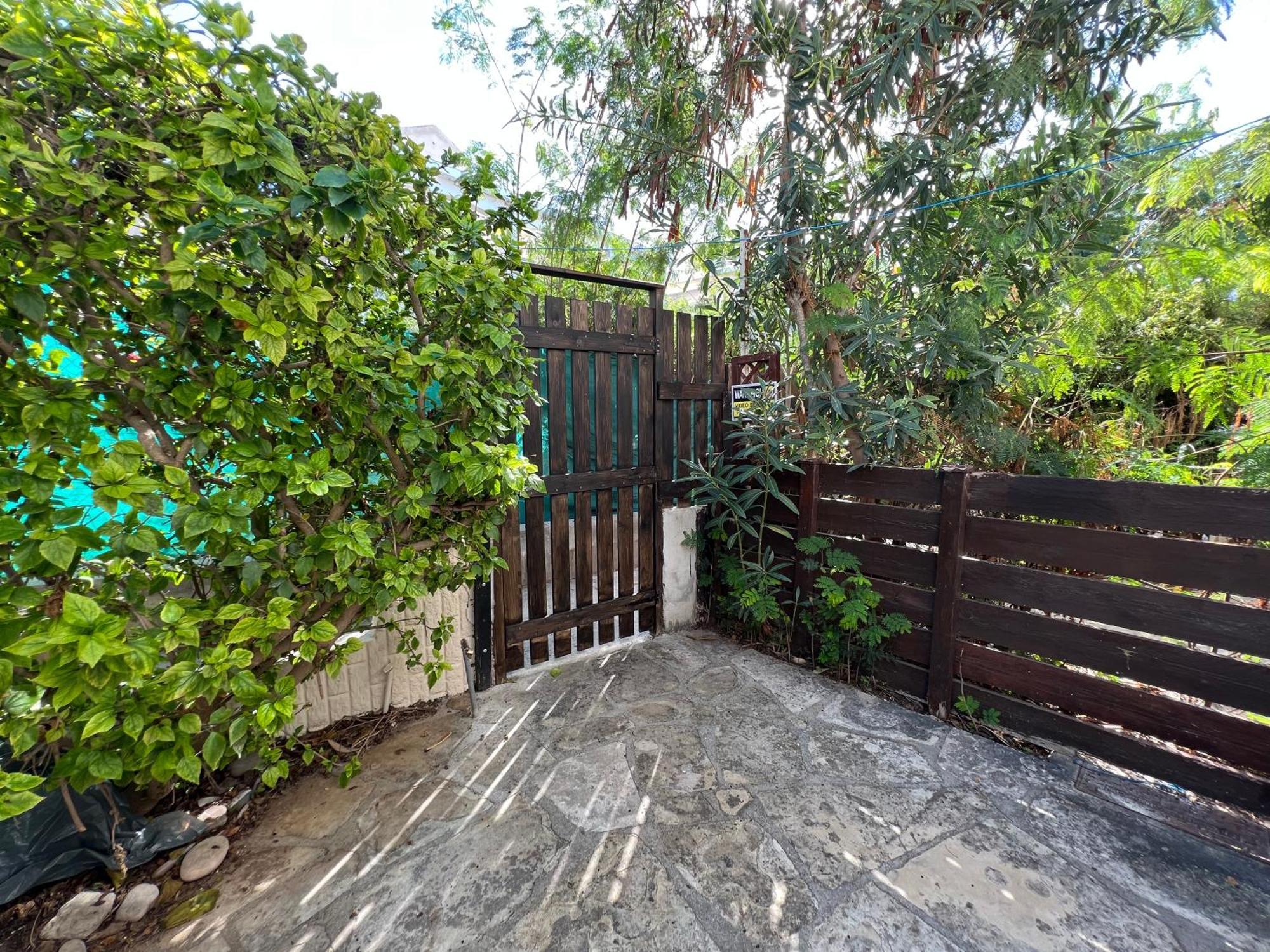Natalia's Townhouse, Margarita Gardens 003